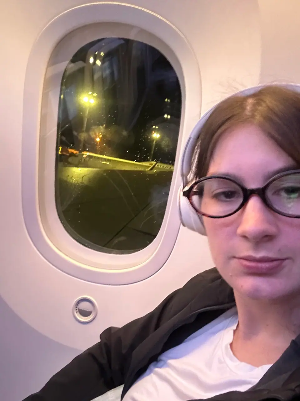 Camila, da Desenrola Turismo, no avião a caminho de Orlando